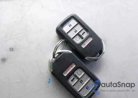 2019 Honda Insight Touring z USA, uszkodzony, nr VIN 19XZE4F95KE031650